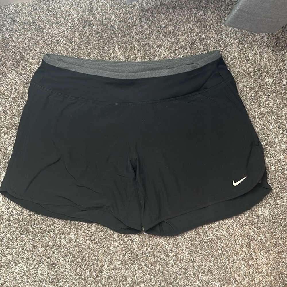 Nike dri fit shorts; size: medium